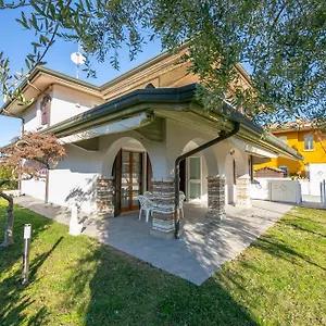 https://villa-fiorita-apartments-happy-rentals.it-lombardy.com