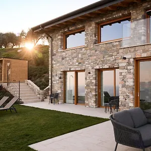https://colago-private-villas-lake-garda.it-lombardy.com